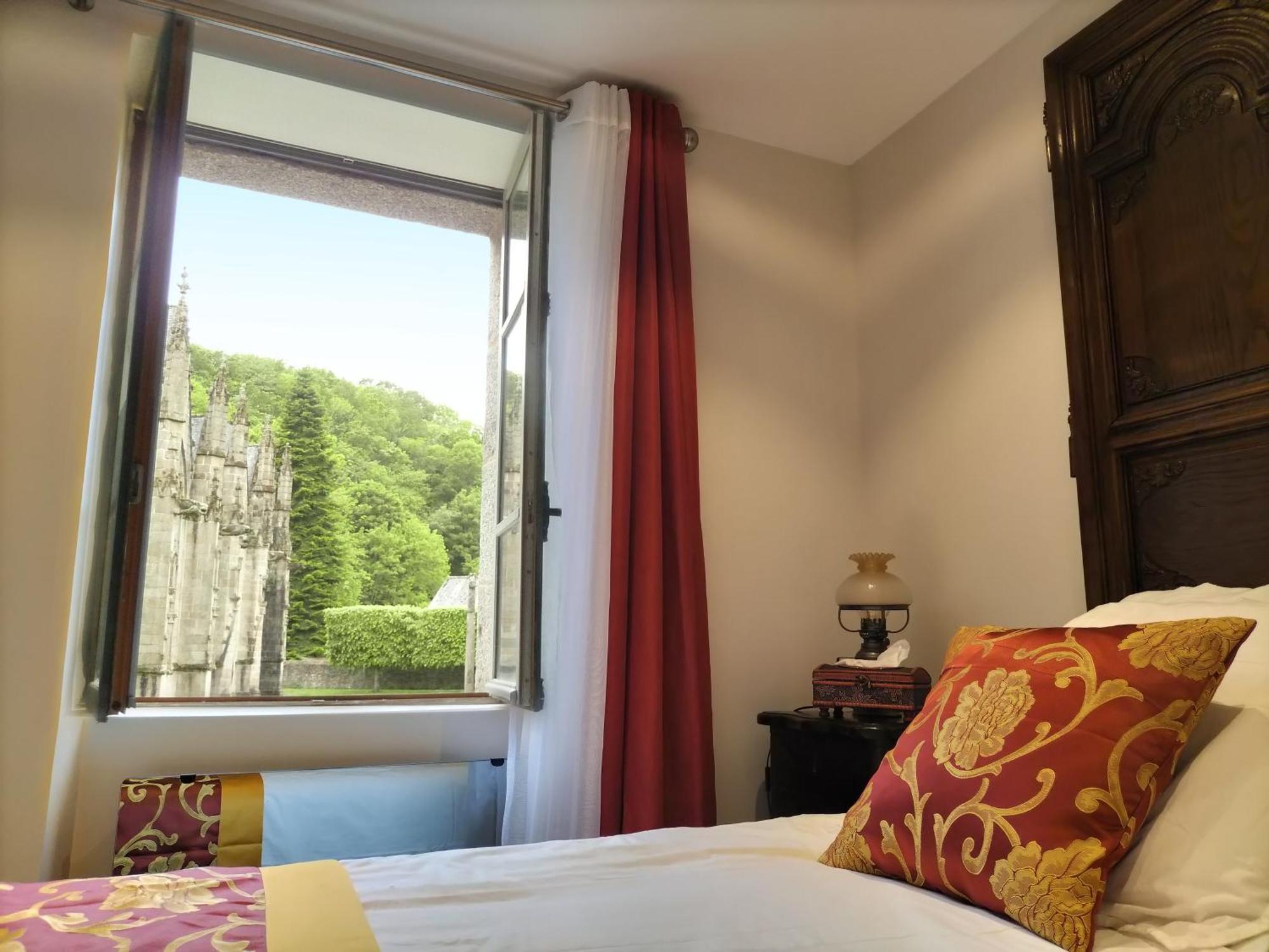 L'Escapade Medievale ฟูแฌร์ ภายนอก รูปภาพ